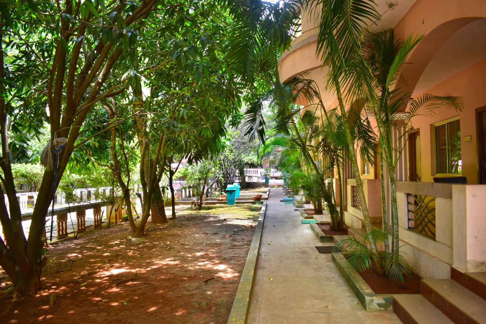 Jains Royal Palace Resorts Yelagiri Eksteriør billede