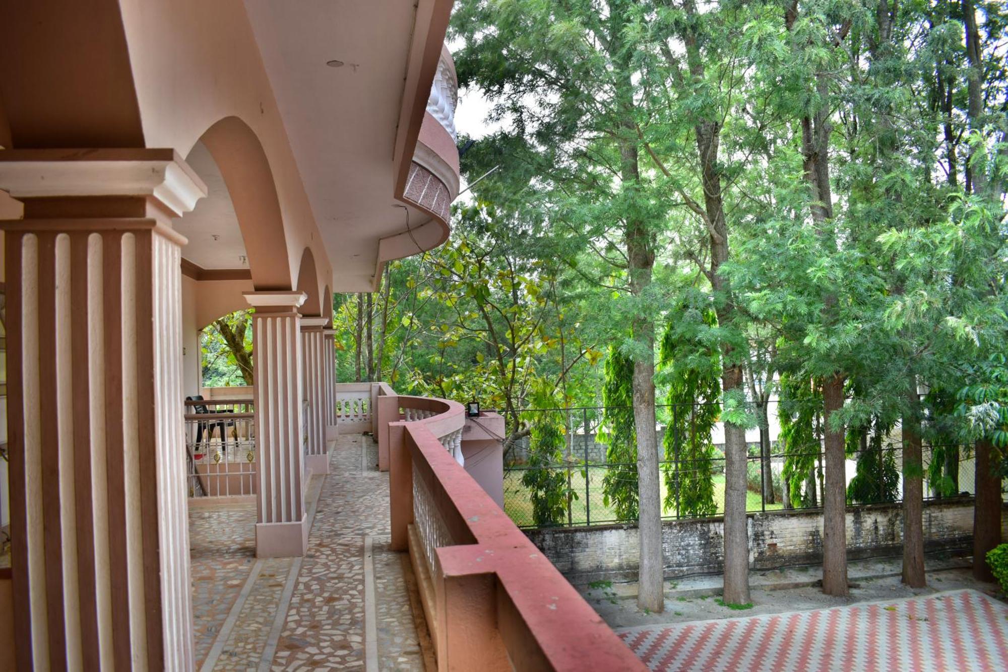 Jains Royal Palace Resorts Yelagiri Eksteriør billede