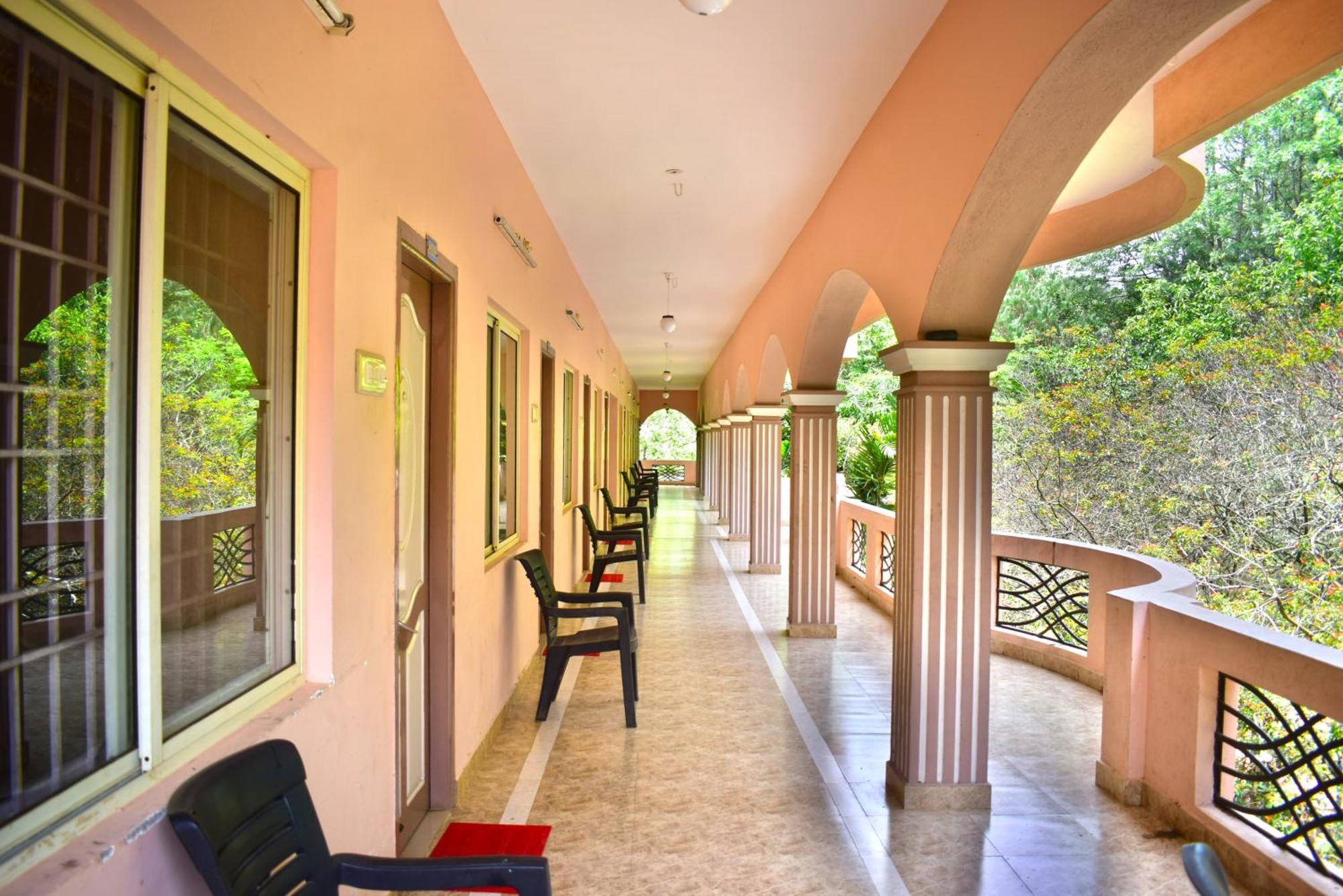 Jains Royal Palace Resorts Yelagiri Eksteriør billede