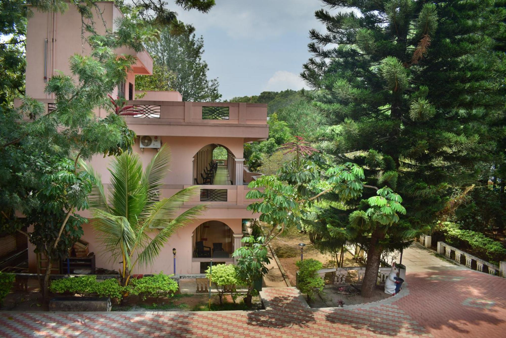 Jains Royal Palace Resorts Yelagiri Eksteriør billede