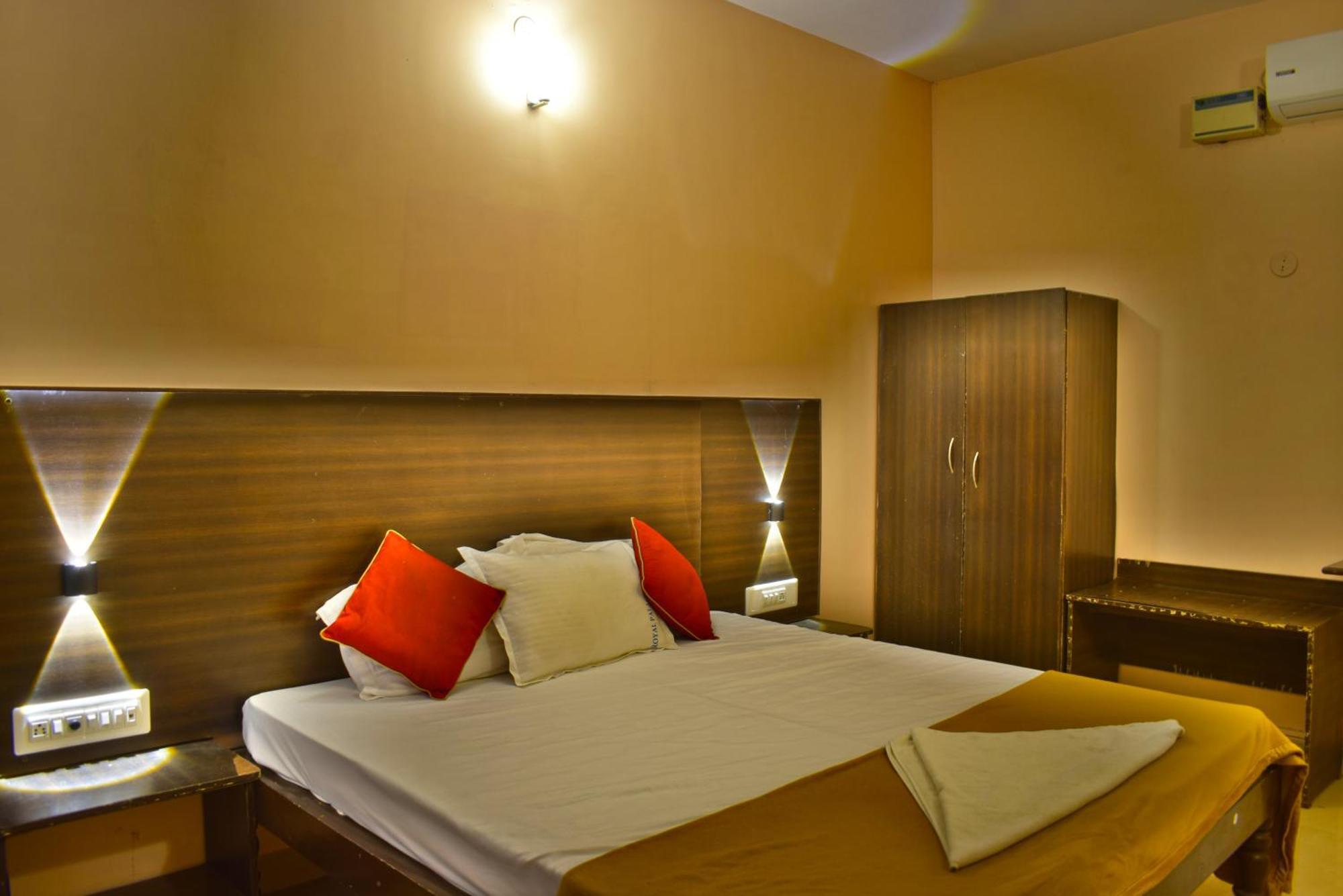 Jains Royal Palace Resorts Yelagiri Eksteriør billede