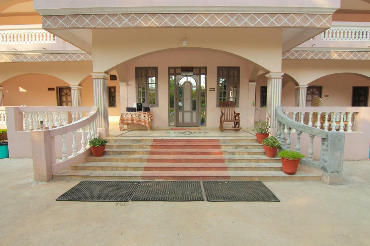 Jains Royal Palace Resorts Yelagiri Eksteriør billede